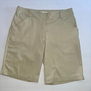 WOMENS | SIZE 10 | NIKE GOLF SHORTS | DRY FIT | LIGHT BEIGE | LIKE NEW!